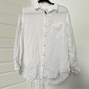 Universal Threads White Button Up Shirt Size M
